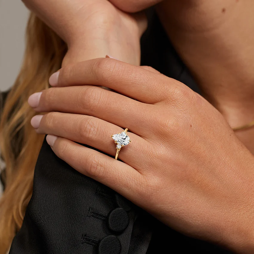 Round Brilliant Three-Stone Diamond Engagement Ring, Classic Solitaire with Side Diamonds, Minimalist Luxury Proposal Ring
