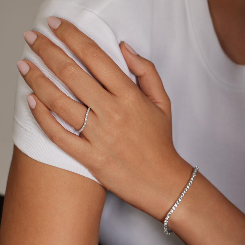 V Shape Diamond Wedding Band, Curved Chevron Diamond Ring, Stackable Wedding Ring